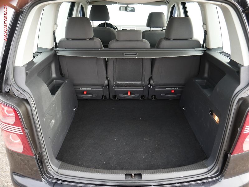 Volkswagen Touran (2007) 1.4 TSi, autoAC, tažné - fotka 8 z 17