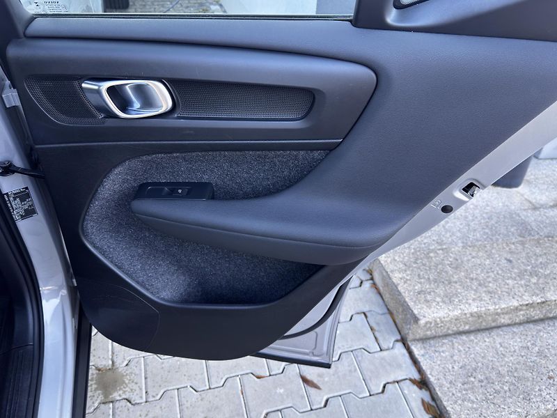 Volvo XC40 B3 FWD // 1. maj // ČR + kola - fotka 20 z 36