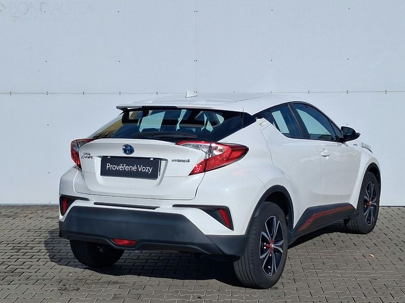 Toyota C-HR 1.8 HSD e-CVT Active - fotka 2 z 21