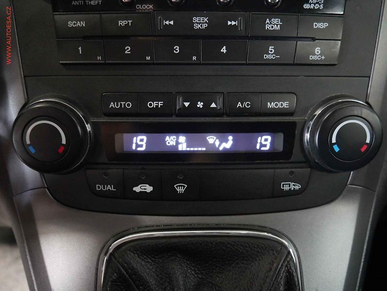 Honda CR-V (2007) 2.0 i 4x4, autoAC - fotka 13 z 17