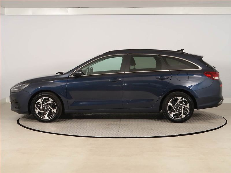 Hyundai i30 (2025) 1.0 T-GDI, Style, FullLed - fotka 3 z 19