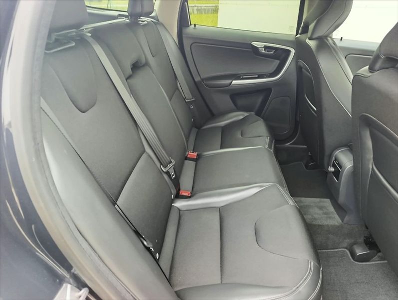 Volvo XC60 2,4 D4 REZERVACE Automat.4x4,N - fotka 24 z 32