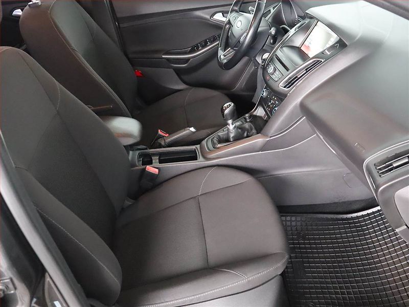 Ford Focus (2016) 1.5 TDCi, Tempomat - fotka 9 z 20