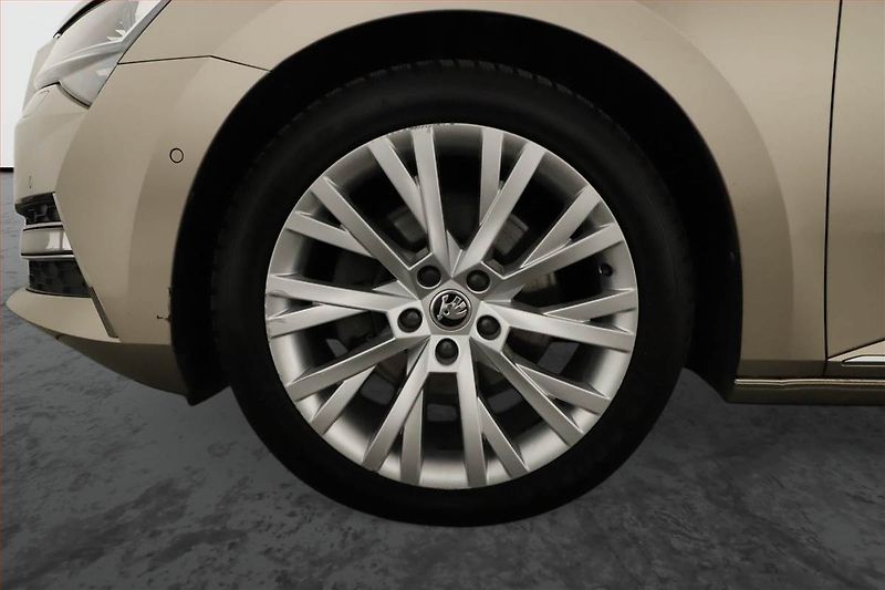 Škoda Superb (2023) Laurin&Klement 1.5 TSI - fotka 20 z 20