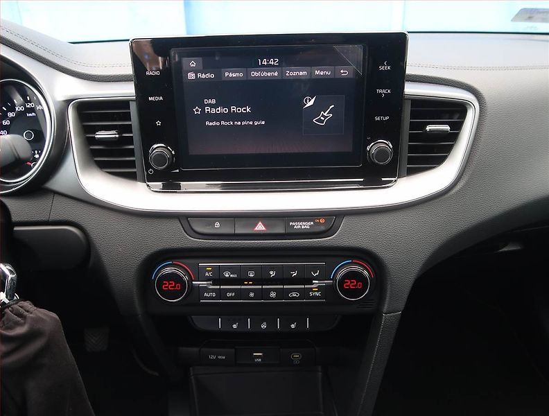Kia Ceed (2022) Silver 1.5 T-GDI, Serv.kniha - fotka 12 z 16
