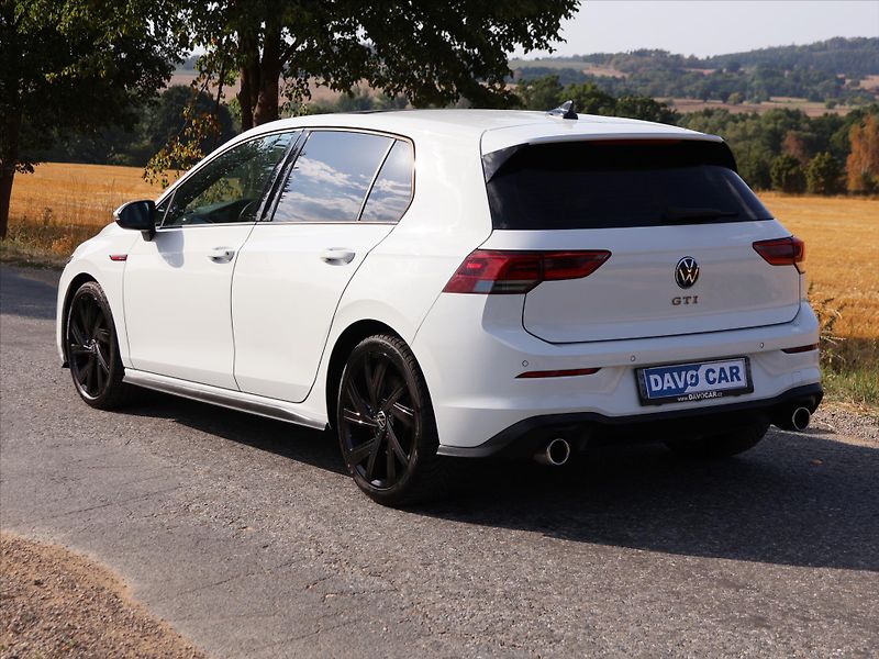 Volkswagen Golf 2,0 TSI GTI 180kW Virtual DPH - fotka 5 z 36