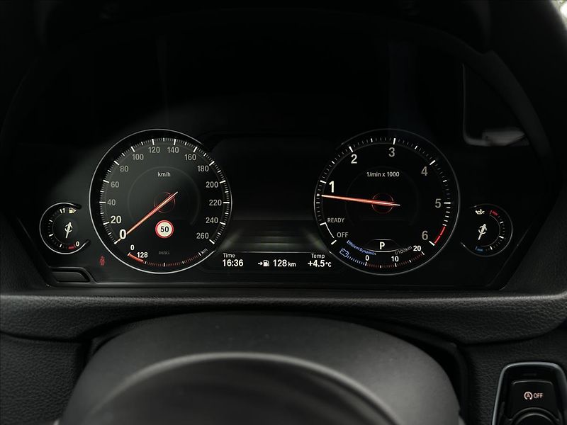 BMW Řada 3 330d GT M-Paket xDrive - fotka 19 z 33