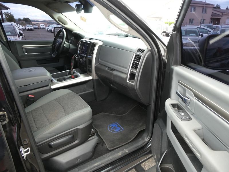 RAM 1500 5,7 HEMI Bighorn 295kW AT8 - fotka 17 z 35