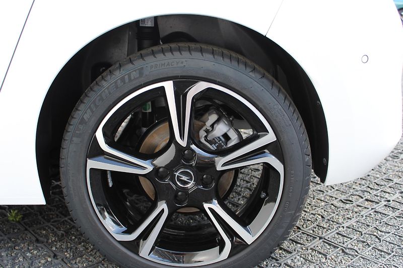 Opel Corsa (2025) GS Hybrid 1.2 TURBO 110k eDCT6 - fotka 9 z 29