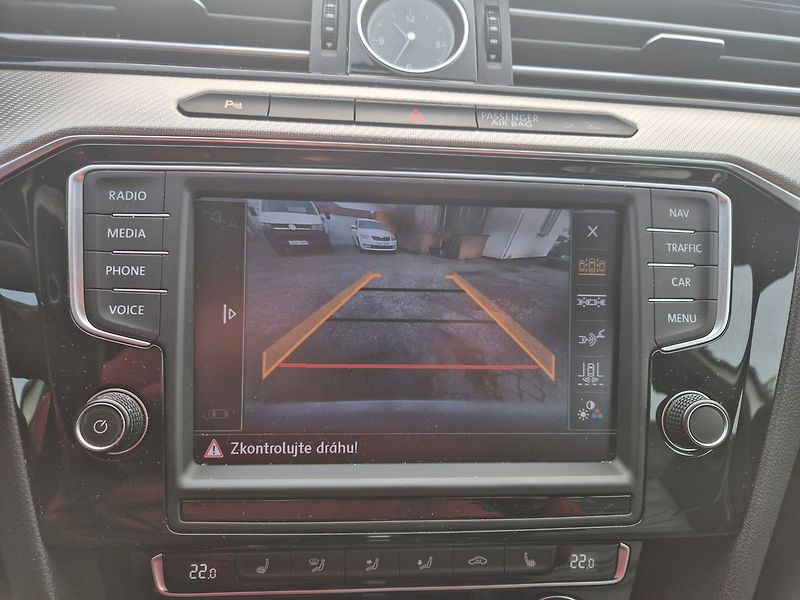 Volkswagen Passat Variant 2,0 BiTDI 176 kW R-lin - fotka 19 z 26