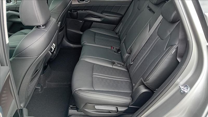 Kia Sorento 2,2 CRDi SCR 4x4 8DCT TOP 5P - fotka 11 z 16