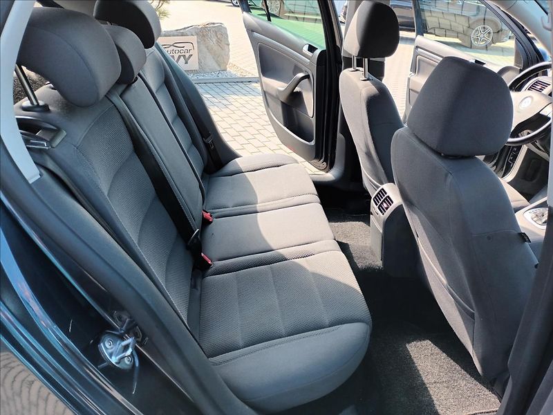 Volkswagen Golf 1,6 75kw,AUTOMAT,SERVISKA - fotka 20 z 35