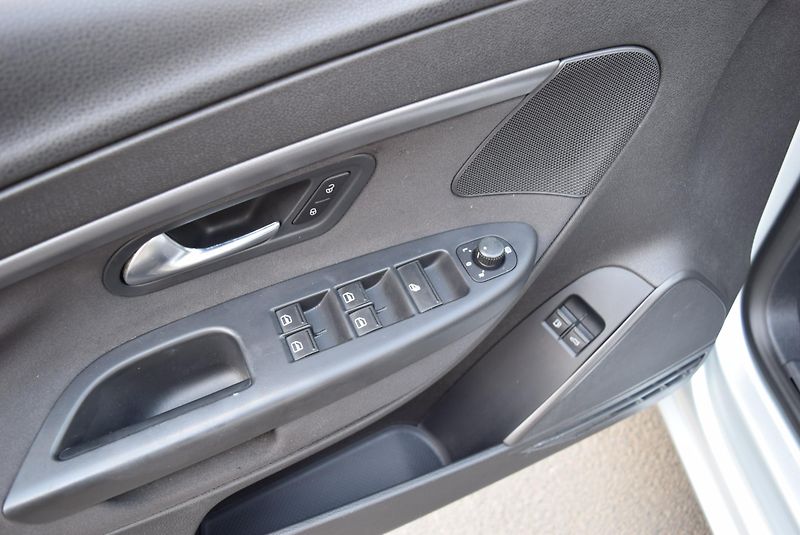 Volkswagen EOS (2007) 1.6FSI 85kw TAŽNÉ NOVÉ ROZVODY - fotka 15 z 34