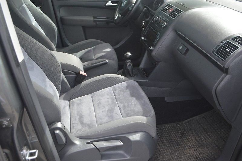 Volkswagen Touran - fotka 9 z 21