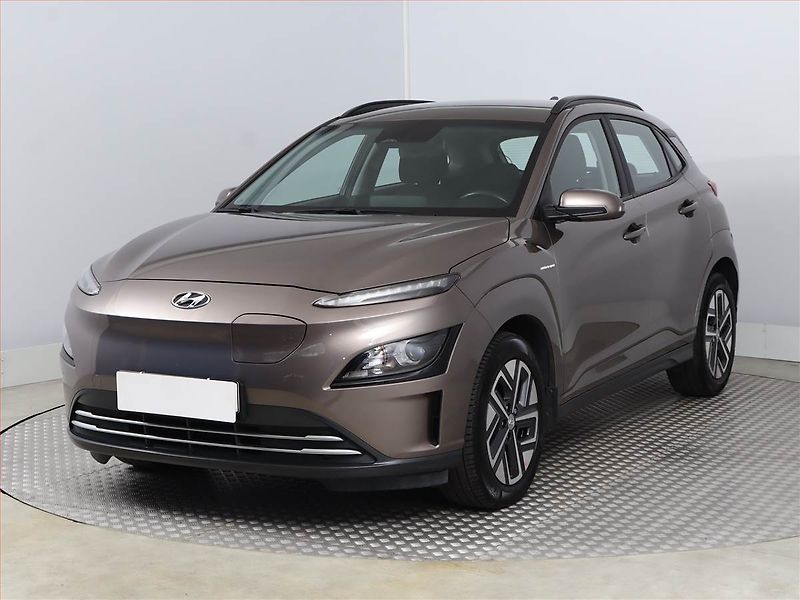 Hyundai Kona (2021) Smart Electric 39 kWh, SoH 92% - fotka 2 z 20