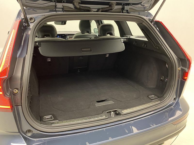 Volvo V60 CC B4 AWD BRIGHT PLUS AUT  - fotka 6 z 41