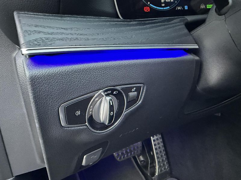 Mercedes-Benz Třídy E (2020) 300E 4MATIC PLUG-IN HYBRID - fotka 31 z 40