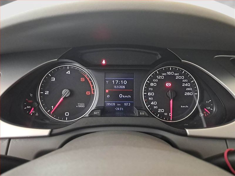 Audi A4 (2008) 2.0 TDI, Xenony, Tempomat - fotka 11 z 17