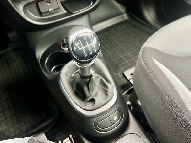 Fiat 500L 1,6 JTD  LIVING - klima -ALU - fotka 31 z 36