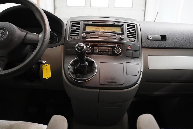 Volkswagen Transporter 2.0TDi CALIFORNIA kuchyň/spaní - fotka 18 z 37