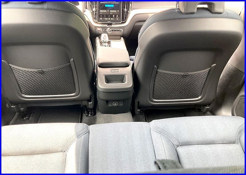 Volvo XC60 (2026) B5 AWD PLUS BR.+4SERVIS/ZÁRUKA - fotka 30 z 43