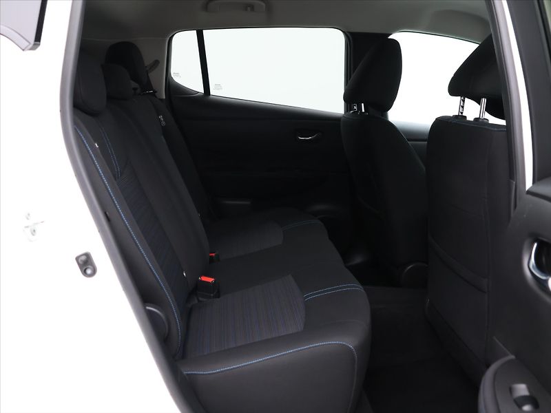 Nissan Leaf 110kW ACENTA 40kWh CZ - fotka 12 z 30