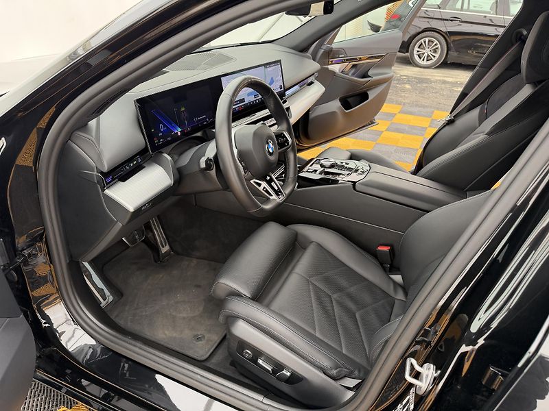 BMW Řada 5 520d*145kw*4x4*DPH*M-Paket* - fotka 8 z 49