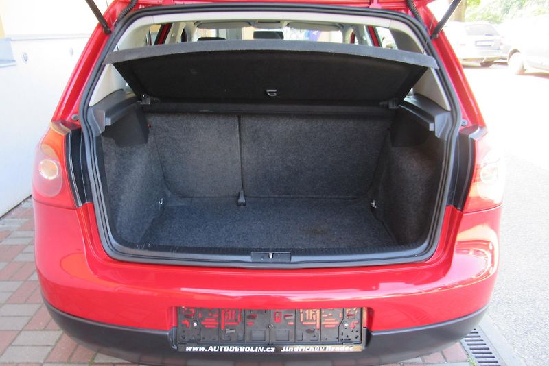 Volkswagen Golf 1.4i AUT. KLIMA NOVÉ ROZVODY - fotka 17 z 27