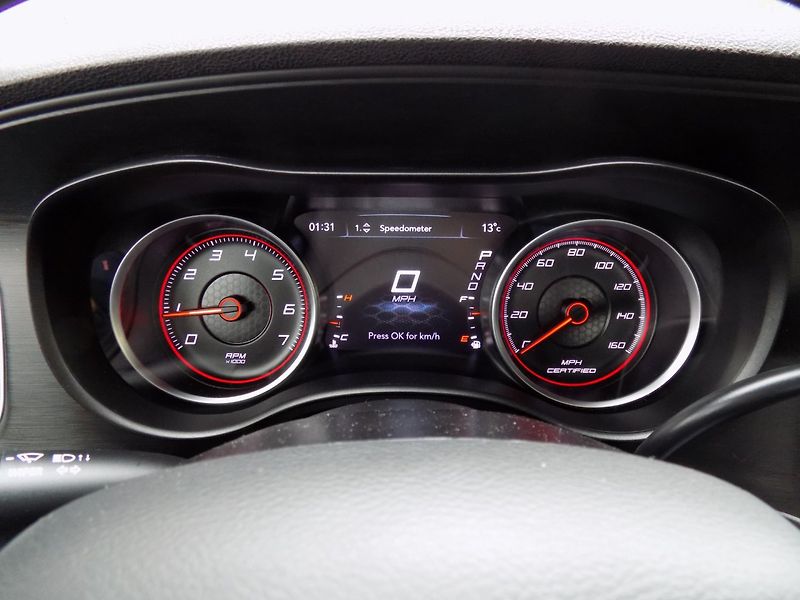 Dodge Charger (2019) 5,7 HEMI/AWD/AT/ - fotka 26 z 34