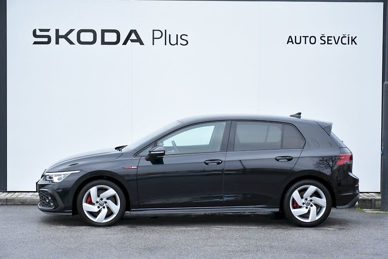 Volkswagen Golf (2022) GTI 2.0 TSI 180kW - fotka 3 z 33