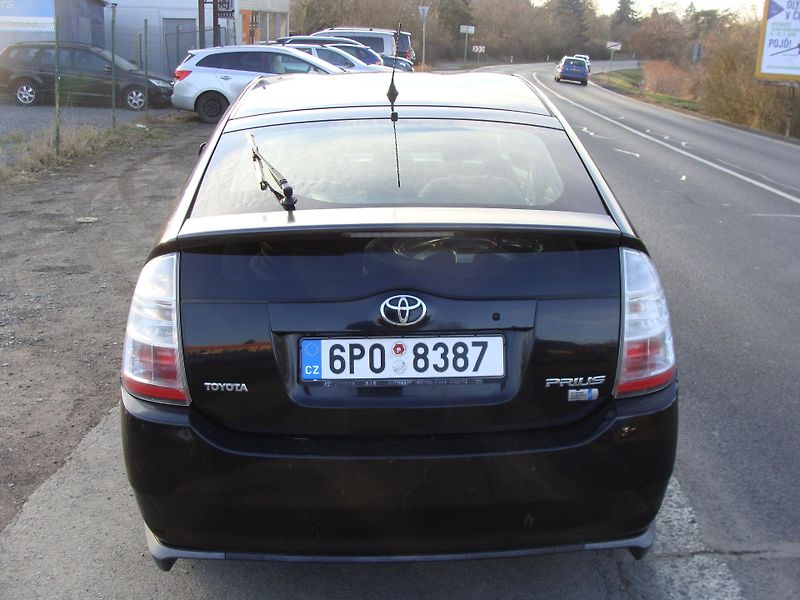 Toyota Prius 1.5i/E, 57 kW, REZERVACE - fotka 4 z 30