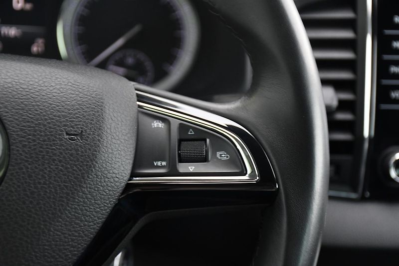 Škoda Karoq 1.6TDi STYLE TAŽNÉ 2xPNEU ČR - fotka 24 z 37