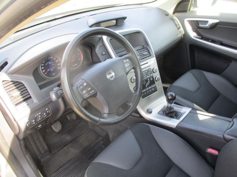Volvo XC60 2.4 D5*136kW*AWD*197TKM*6MAN.P - fotka 13 z 48
