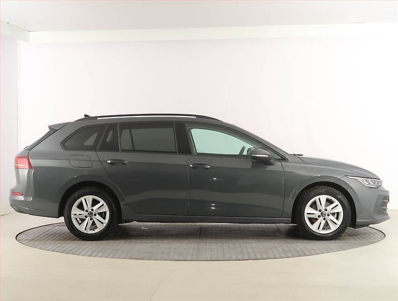 Volkswagen Golf (2025) Life 1.5 TSI - fotka 6 z 25