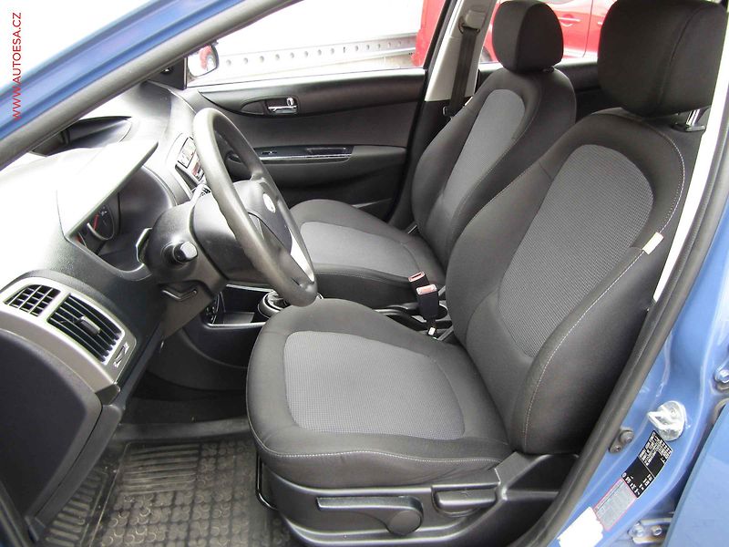 Hyundai i20 (2014) 1.2i, servis.kniha, AC - fotka 9 z 17