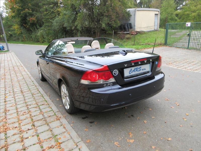 Volvo C70 2,0 D, Navi, Kůže, Xenon - fotka 10 z 28