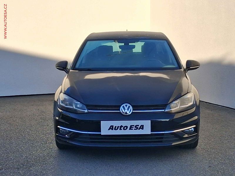 Volkswagen Golf (2018) 1.5 TSi, Highline, DSG, LED - fotka 2 z 18