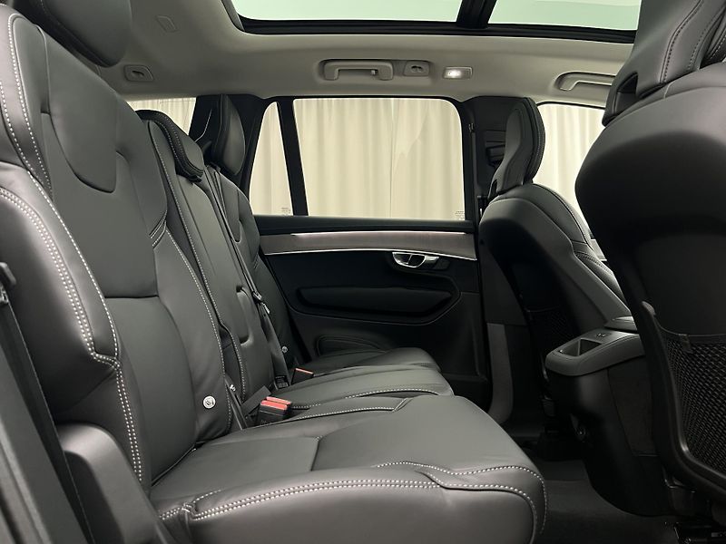 Volvo XC90 (2026) B5 AWD DARK PLUS - fotka 28 z 47