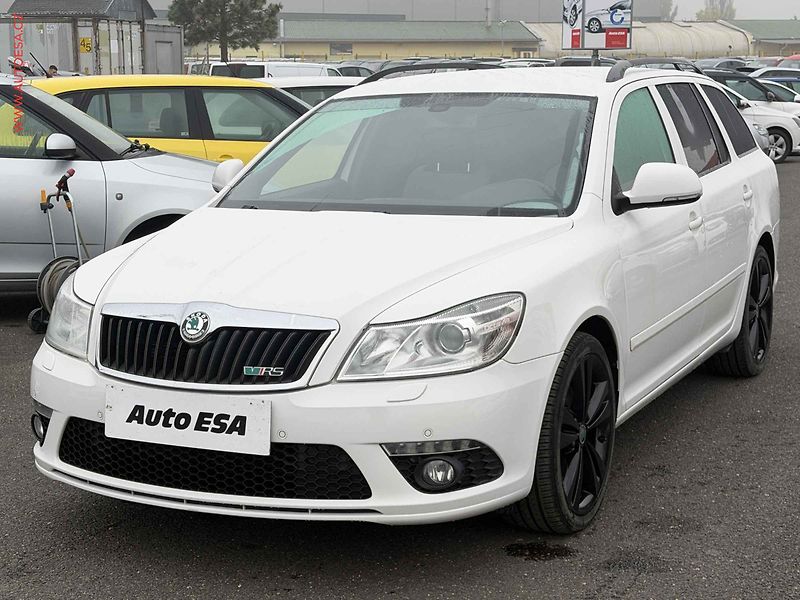 Škoda Octavia (2012) 2.0 TDi, RS, DSG, xenon - fotka 3 z 18