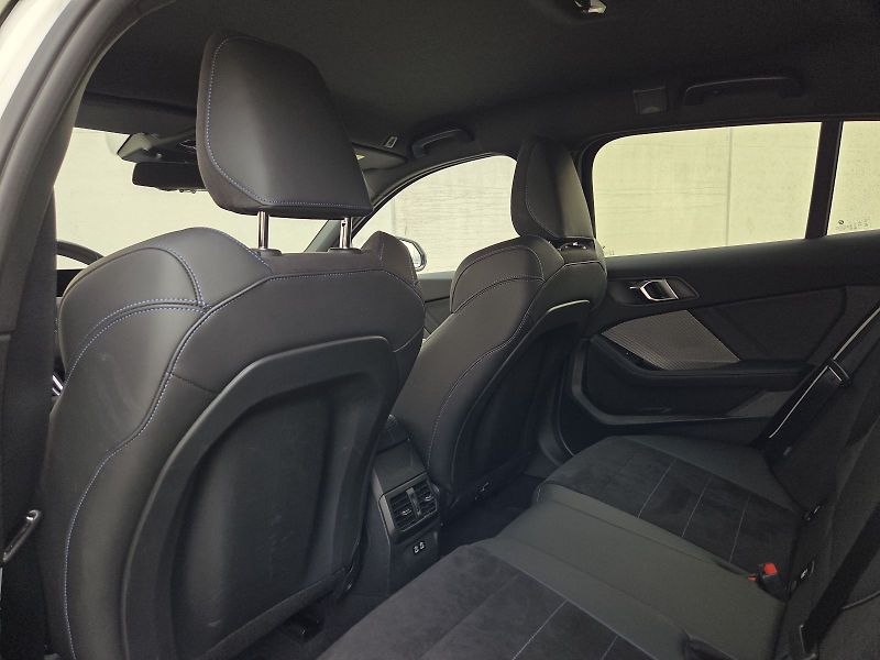 BMW Řada 1 (2024) 120i M Sport - fotka 11 z 16