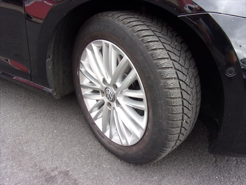 Volkswagen Golf 1,4 TSI Highline Webasto 103kW - fotka 28 z 31