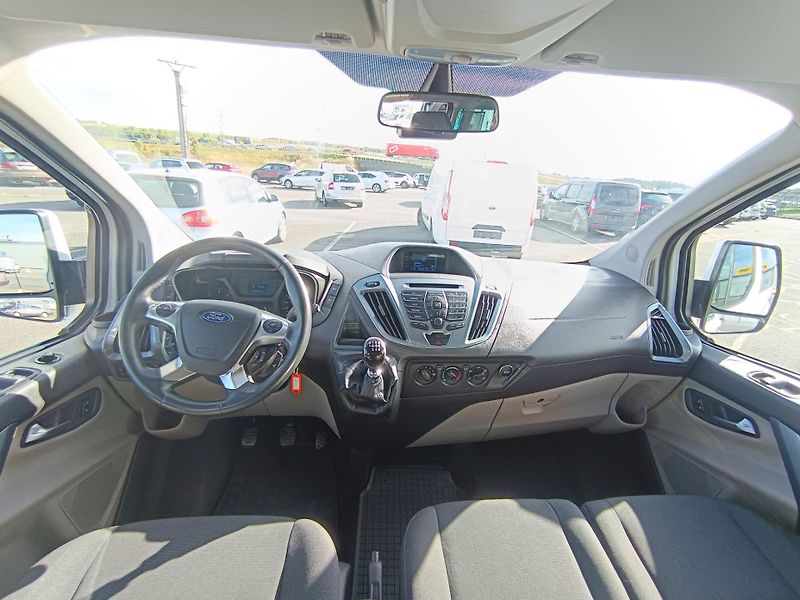 Ford Tourneo Custom (2013) - fotka 18 z 40
