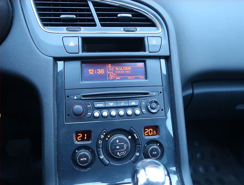 Peugeot 5008 (2014) Active Pack 1.6 HDi, Automat - fotka 12 z 16
