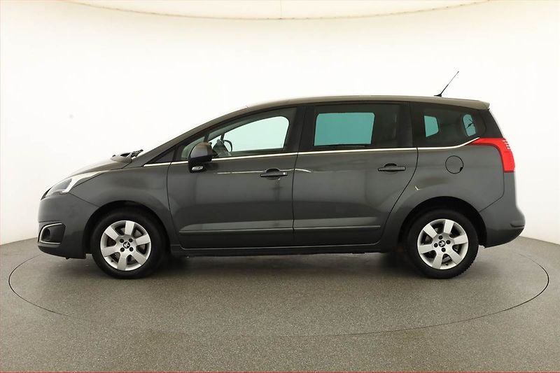 Peugeot 5008 (2016) 1.6 BlueHDi, Automat, 7 míst - fotka 3 z 20