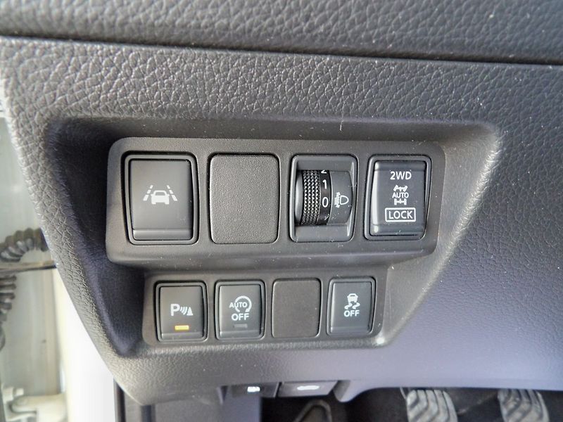Nissan Qashqai 1.6dCi 4WD Tažné Kamera ČR - fotka 17 z 33