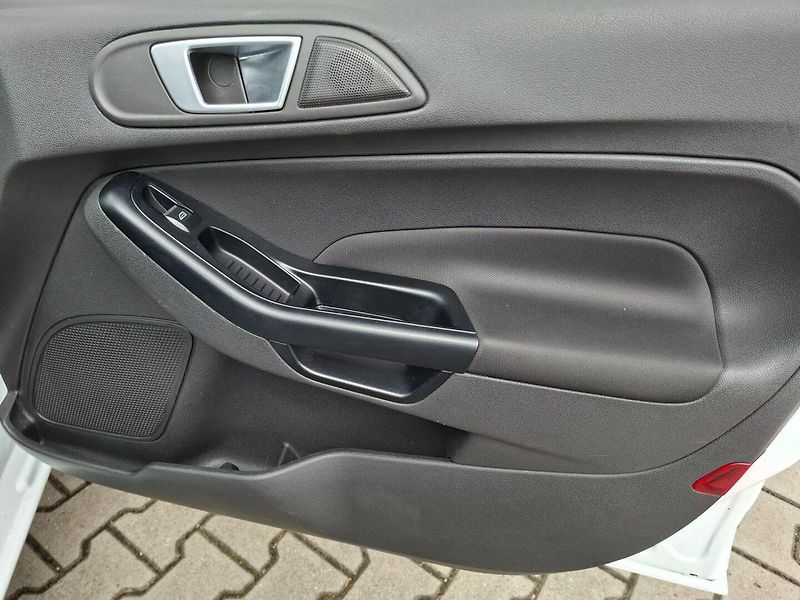 Ford Fiesta (2016) 1.25i 60kW -PARK.KAMERA - fotka 21 z 35