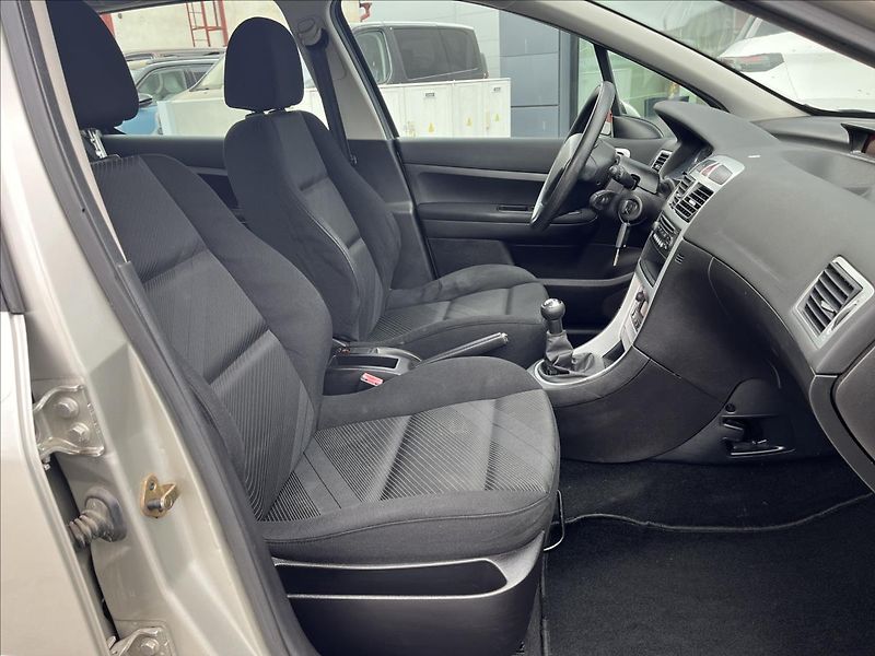 Peugeot 307 1,4 i 16v - fotka 14 z 18