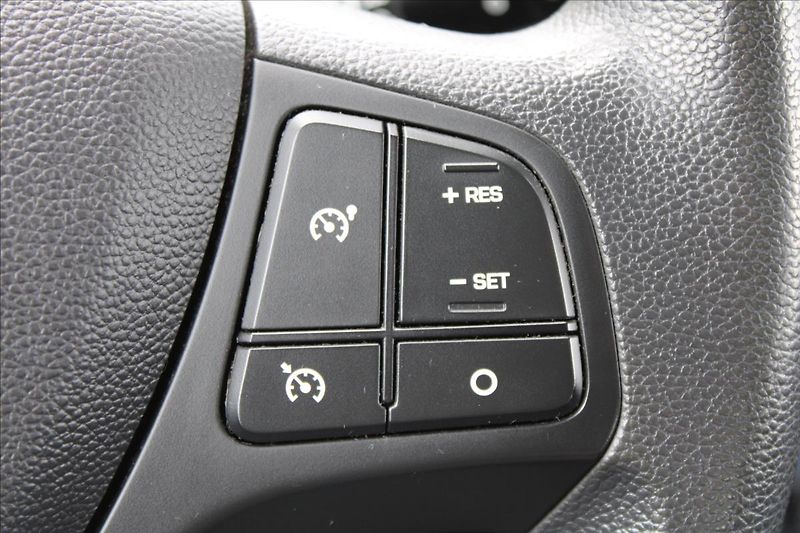 Hyundai i10 1,0 i  NOVÉ V ČR,1.MAJITEL - fotka 15 z 21