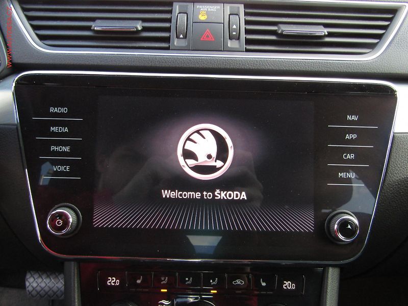 Škoda Superb (2019) 2.0 TDi, ČR, Style, DSG - fotka 17 z 23