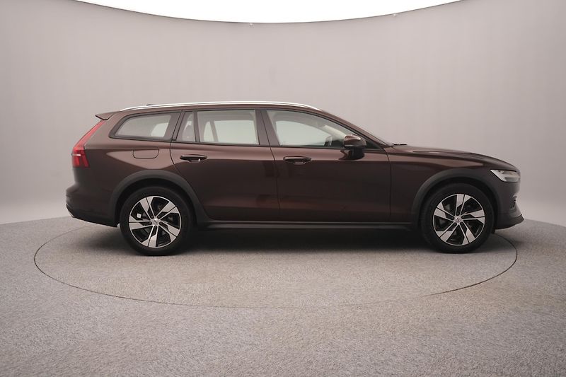 Volvo V60 CC D4 AWD MOMENTUM REZERVACE - fotka 11 z 43